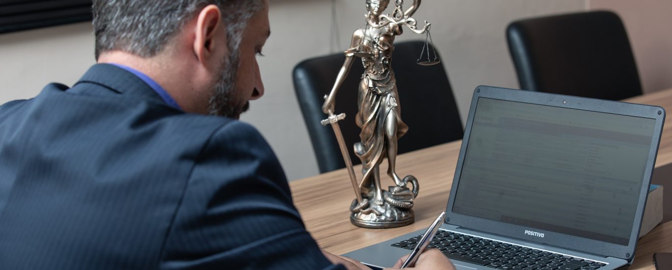 هل تبحث عن محامي في ابوظبي؟ يمكنك الوصول إليه من خلال مكتبنا