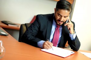 هل تبحث عن محامي في الإمارات متخصص في قضايا العمل والعمال؟