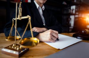 ما هو دور أفضل محامي متخصص في جرائم القتل العمد في الإمارات؟ وكيف يمكن أن يساعدك؟ إليك الجواب