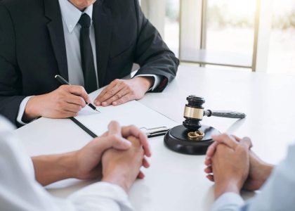هل تبحث عن أفضل محامي قضايا طلاق في الإمارات؟ تواصل معه الآن عبر مكتب سار