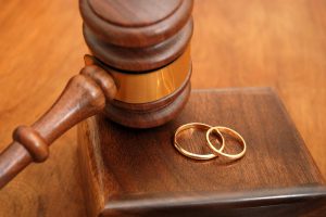 ما هي أنواع الطلاق في دبي؟ وما هو دور محامي أحوال شخصية في دبي